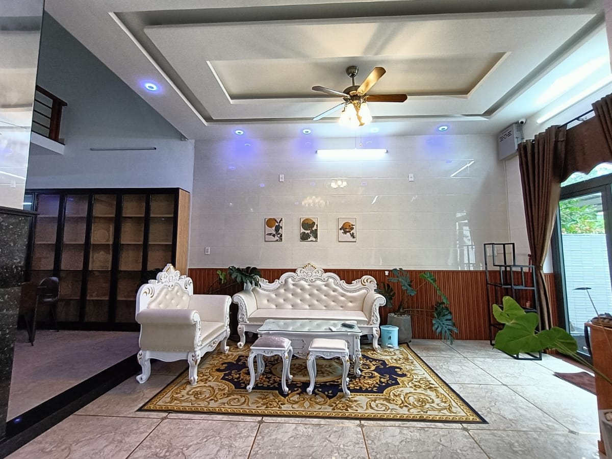 Cần bán căn Villa 3 tầng, đường Nguyễn Duy Trinh, đường 10.5m, Quận Ngũ Hành Sơn