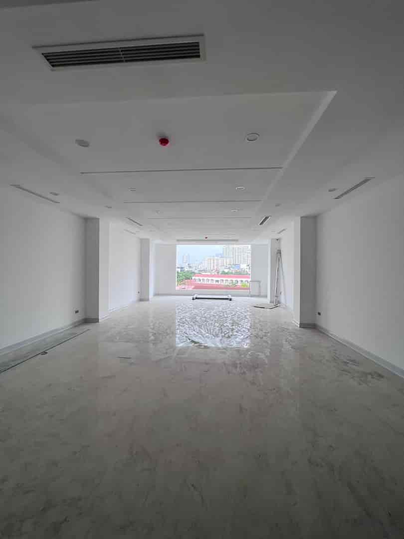 Cho thuê tòa văn phòng Nguyễn Khang 100m, 8T thang máy thông sàn CG hơn 50 tr