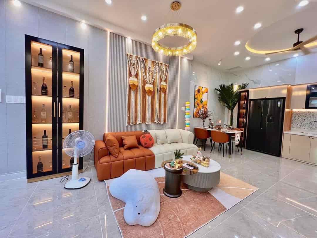 Cần tiền bán rẻ nhà mới đẹp đón tết Hoàng Hoa Thám, phường 13, quận Tân Bình, giá chỉ 2 tỷ 860 triệu