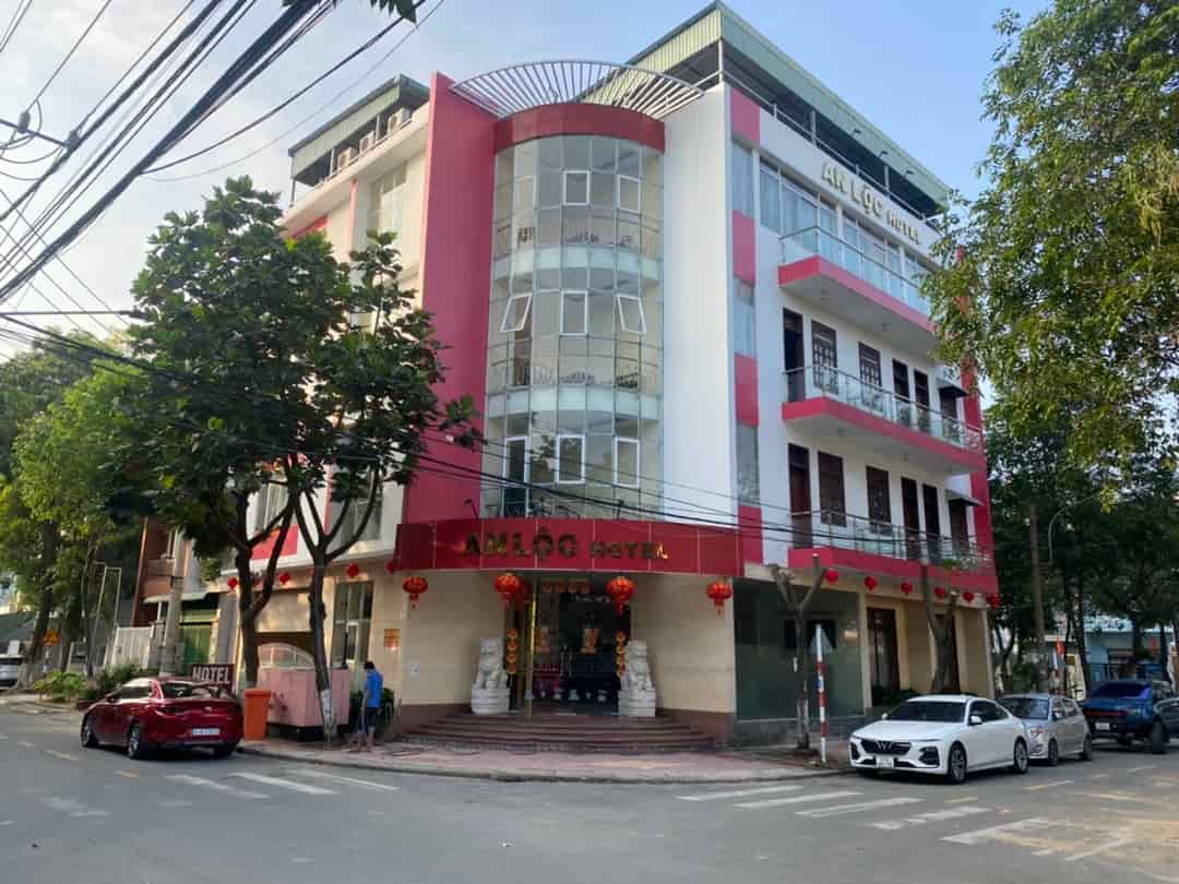 Bán lô gốc khách sạn ngay trung tâm Thủ Dầu Một, cạnh trường cao Đẳng Việt Hàn