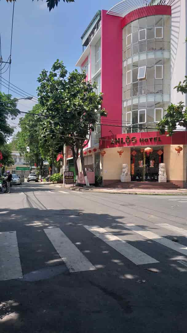 Bán lô gốc khách sạn ngay trung tâm Thủ Dầu Một, cạnh trường cao Đẳng Việt Hàn