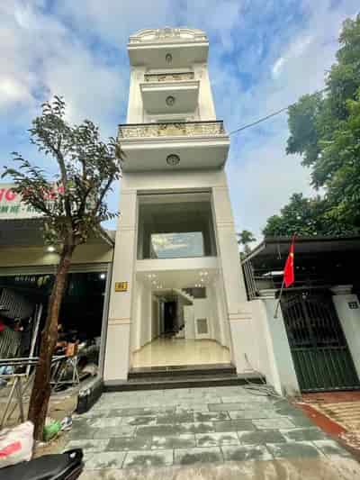 Bán nhà mặt đường Khúc Thừa Dụ 4 tầng có thang máy, giá 6.88 tỷ cực đẹp