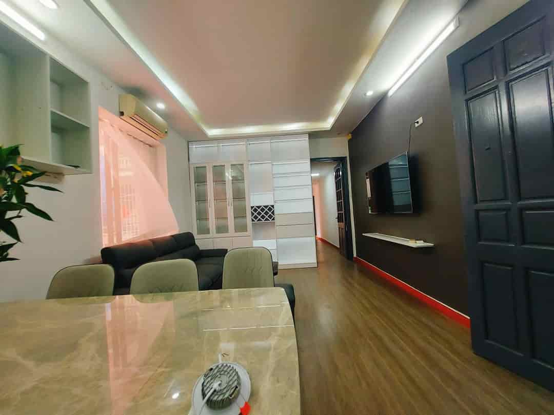 Tập thể ĐH Sư phạm, 80m2, tầng 2, nhà đẹp, ô tô đỗ dưới, 3 tỷ