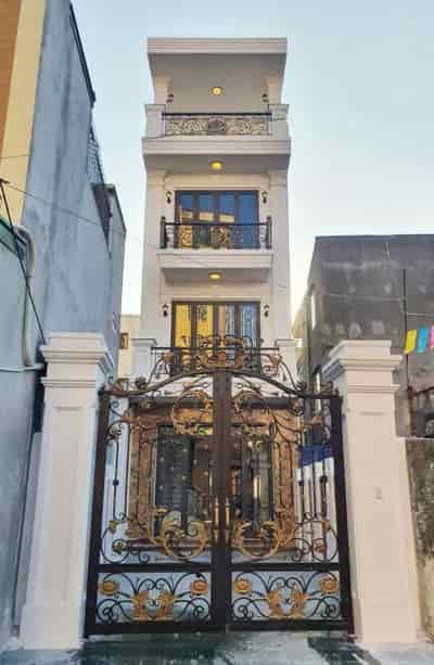 Bán nhà khu phân lô Nguyễn Văn Linh, gần Chợ Hàng, 68m, 4 tầng, giá 6.5 tỷ sân cổng