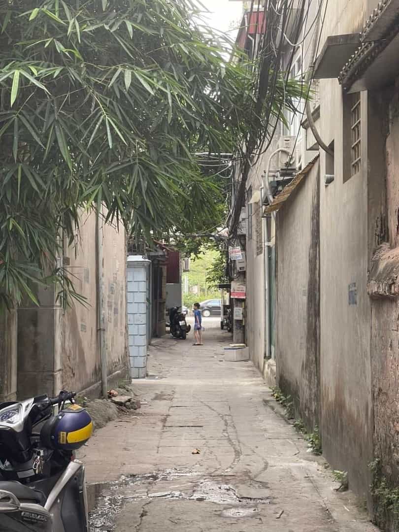 Bán nhà cấp 4 Phạm Văn Đồng, ngõ ô tô 4 chỗ đỗ cửa, 15m ra mặt phố, 31m2, mặt tiền 3,1m