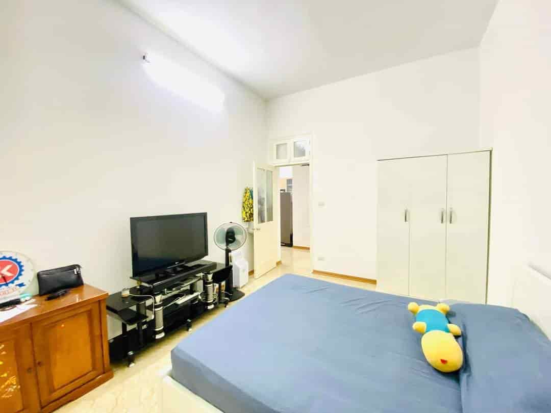 Bán căn hộ n6d Trung Hòa Nhân Chính, 3 phòng ngủ, full nội thất, giá chỉ 28tr/1m2, dt:105m2.