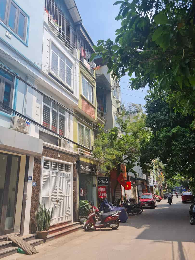 Bán đất tặng nhà 3 tầng, dân xây, ngõ thông, đường ô tô tránh, gần Aeon Mall Long Biên