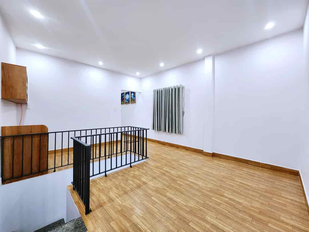 Nhà thẳng 50m ra Phan Thanh, góc, 42m2 3 tầng, nhỉnh 3 tỷ