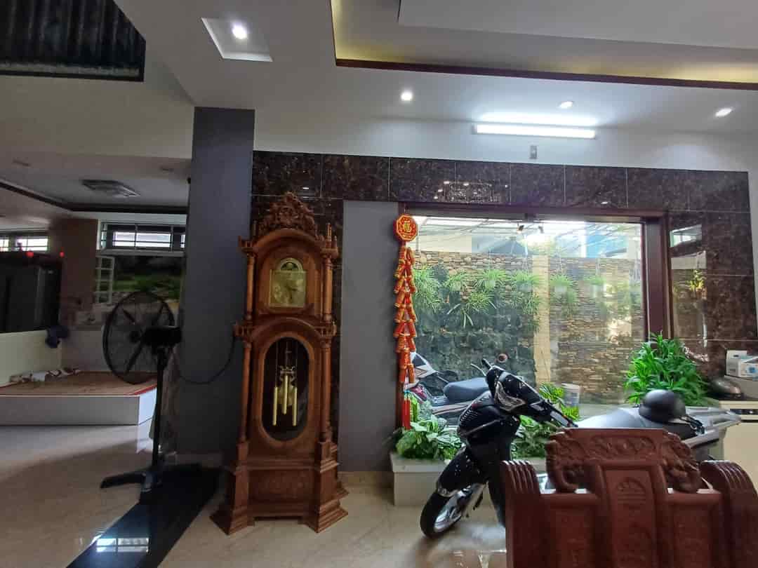 Nguyễn Phước Nguyên gần Hà Huy Tập, ô tô trong nhà, 138m2, ngang 8m, 3 mê cực chất