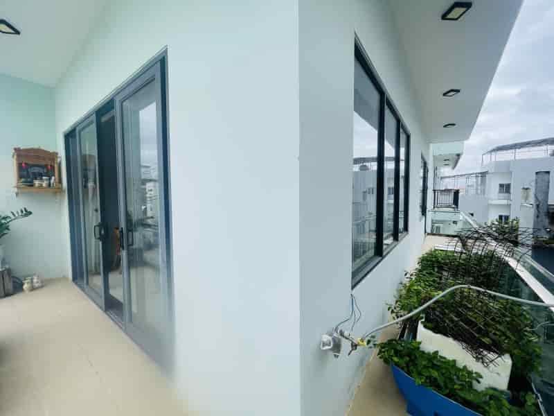 Mặt tiền Nguyễn Tri Phương, 230m2, 3 tầng như mới