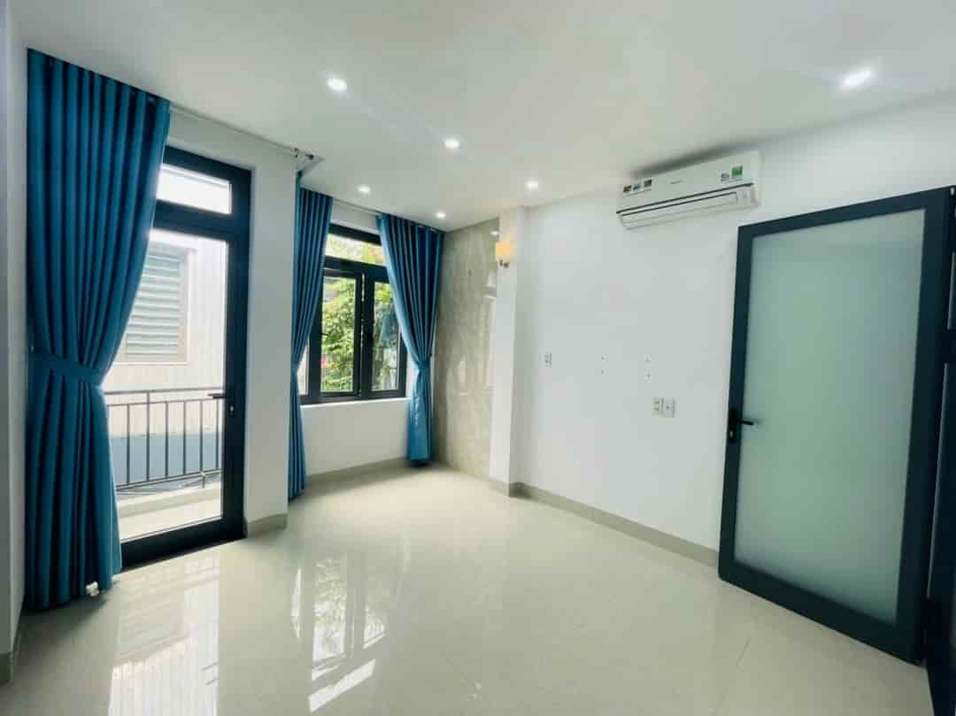 Nhà Nguyễn Văn Linh gần đường chính, 50m2, 2 tầng, 2.78 tỷ