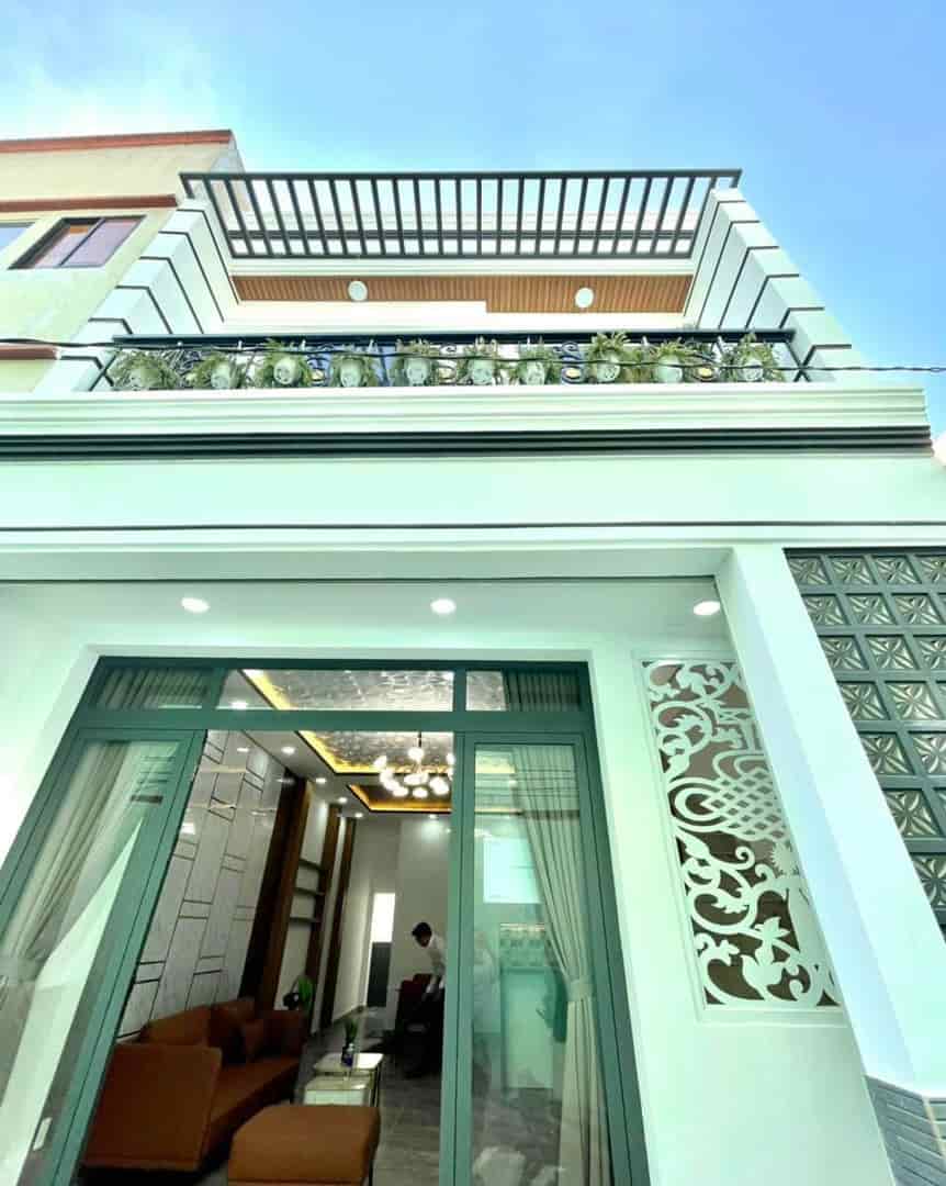 Bán nhanh căn nhà đường Nguyễn Thượng Hiền, quận 3 giá 3.5 tỷ, sổ riêng