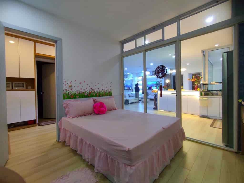 Nhà mình chính chủ muốn bán căn hộ tầng 12 tòa A chung cư Hồ Gươm Plaza, số 102 Trần Phú, Hà Đông, Hà Nội