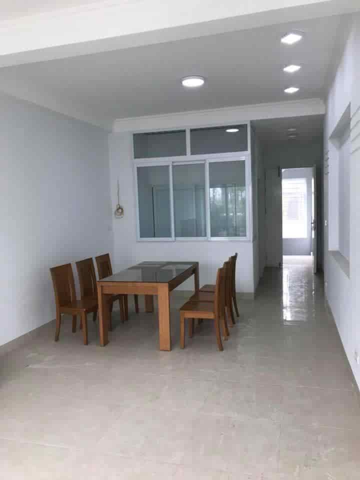 Cho thuê nhà riêng 4,5 tầng tại C5 ngõ 699 phố Lạc Long Quân, Tây Hồ, Hà Nội.