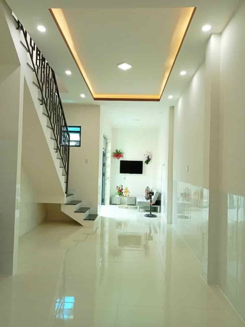 Bán nhà mới thiết kế hiện đại tttp 2 tầng hẻm Thống Nhất, Phương Sài giá 2tỷ190
