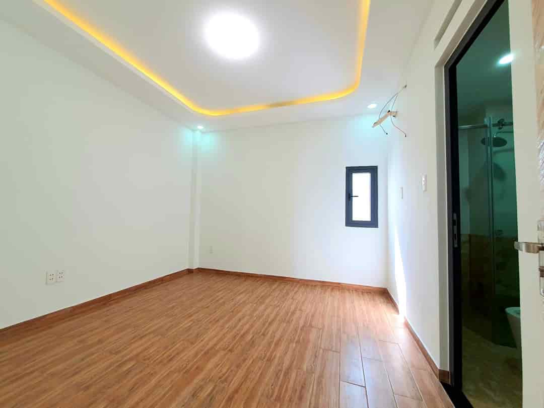 Bình Thạnh, p.5, ô tô sát mặt tiền, 40m2 ngang 5m, 4 tầng 4 phòng ngủ, giá hơn 9 tỷ.