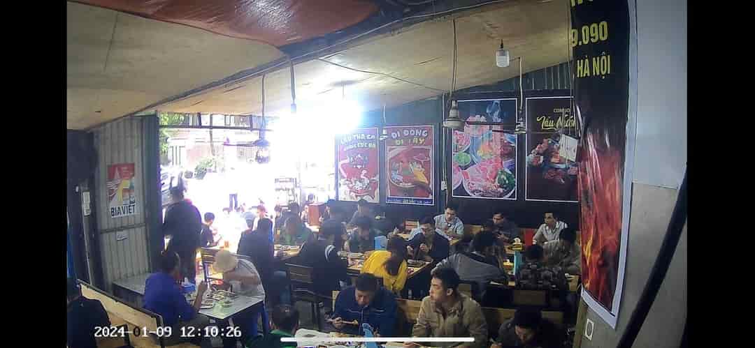 Sang nhượng quán cơm bình dân ngay tại ngã 4 Trần Thái Tông, dãy ăn uống