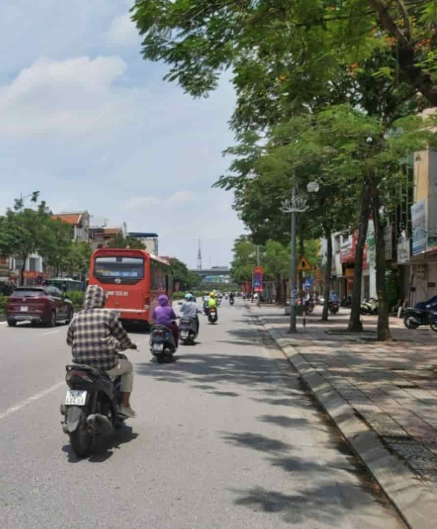 Cho thuê văn phòng tầng 2, 3, nhà phố Bồ Đề, Long Biên 100m/ sàn, giá 120.000k/m2