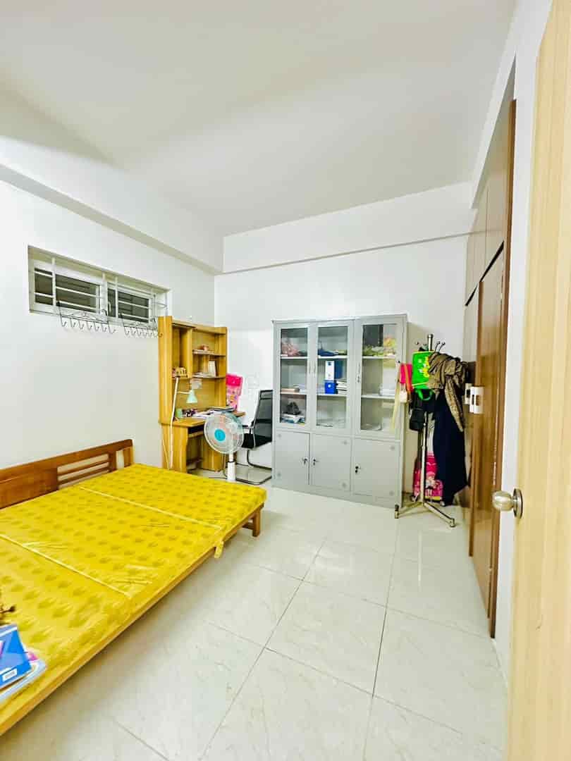 Cần bán căn hộ 2 phòng ngủ, nhà sạch sẽ tầng đẹp tại KDT Thanh Hà Cienco 5