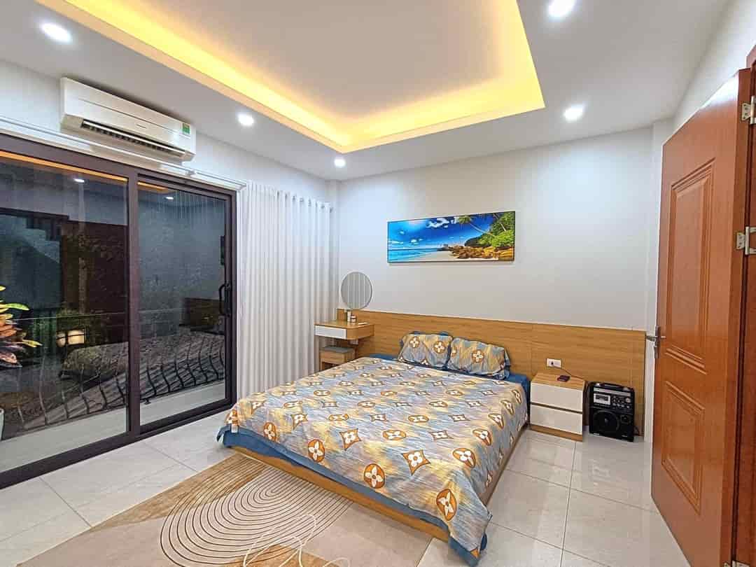 Nhà đẹp ở ngay TĐC Giang Biên, full nội thất, view vườn hoa, 68m2, 4T, MT 4.2m, giá hơn 11 tỷ