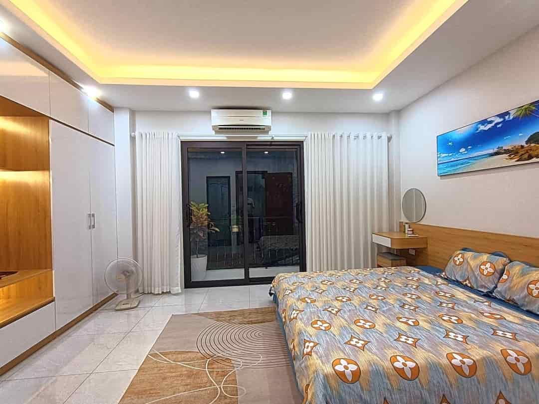 Nhà đẹp ở ngay TĐC Giang Biên, full nội thất, view vườn hoa, 68m2, 4T, MT 4.2m, giá hơn 11 tỷ