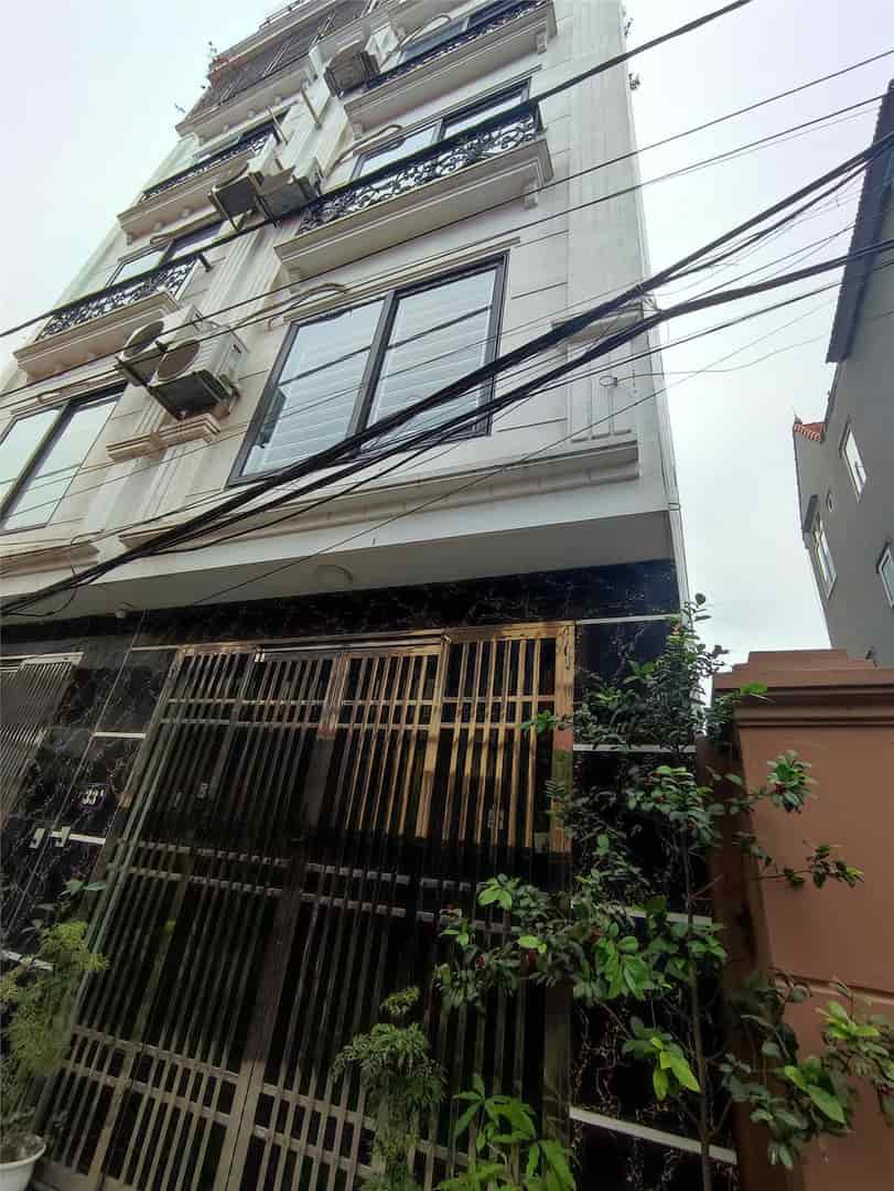 Phạm Văn Đồng, bán nhà 31m, 5 tầng, ngõ rộng, tặng nội thất