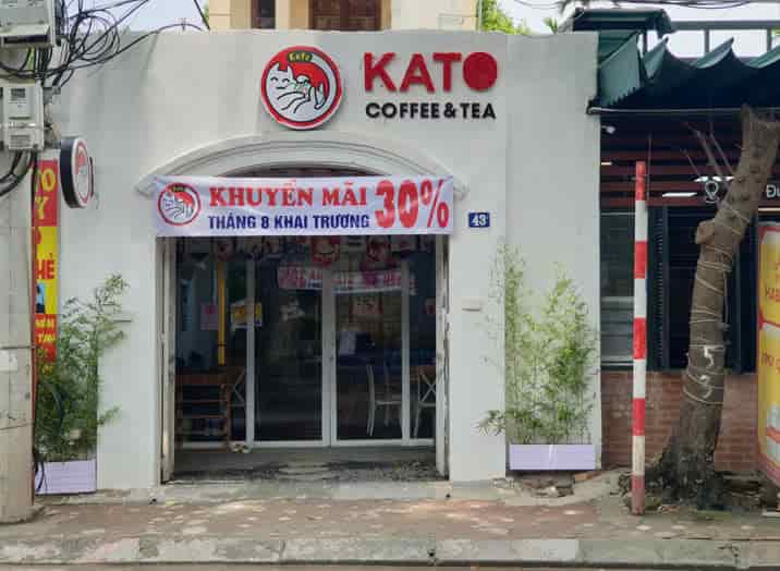 Do chuyển nhà xa quán nên mình đành phải sang nhượng lại quán café