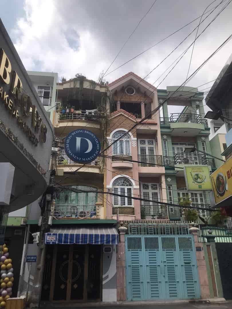 Bán nhà đường Nguyễn Trọng Tuyển, khu tòa nhà cao tầng, tiện kinh doanh hoặc cho thuê