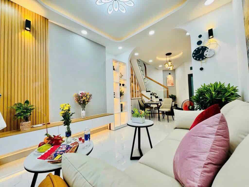 Nhà đẹp sát bên hxh Hoàng Hoa Thám, 30m2, nhỉnh 4 tỷ.