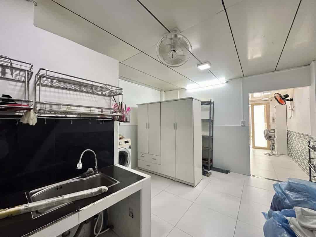 Bán nhà khu vực Phan Xích Long, P7, Phú Nhuận, 40m2, 2 tầng, 3PN, dọn vào ở ngay chỉ nhỉnh 4 tỷ.