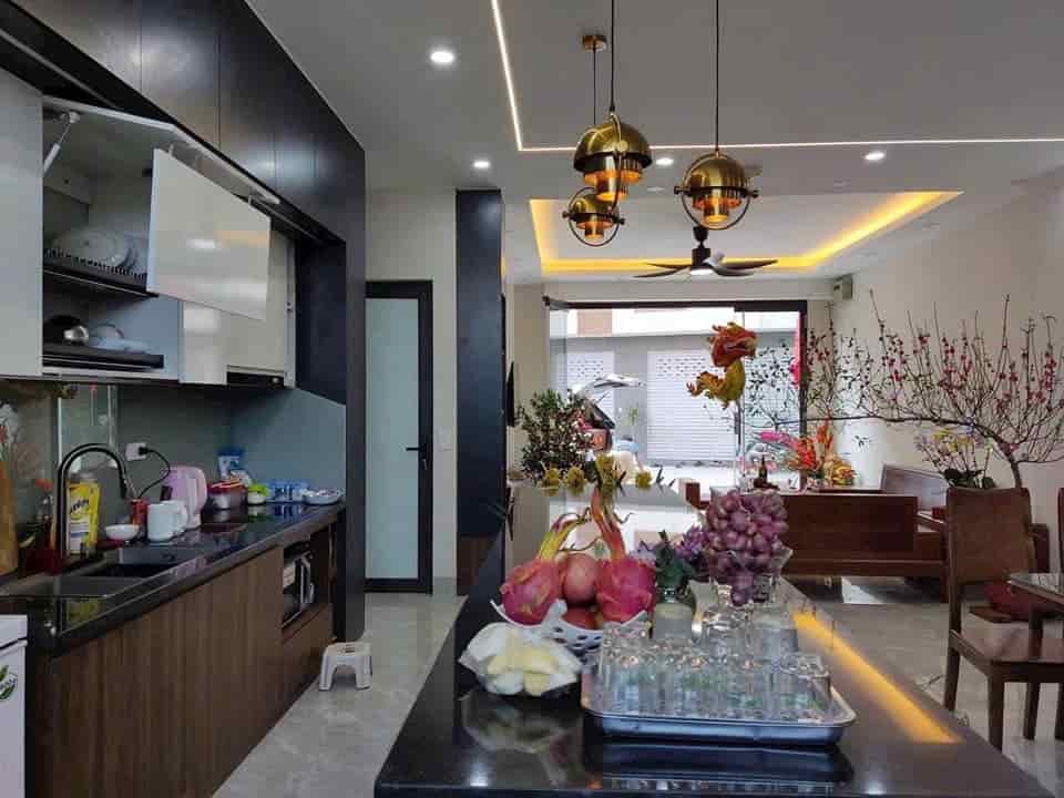 Bán nhà Phan Đình Giót, 45m2, 4 tầng, giá 10 tỷ mặt phố, ở ngay, kinh doanh sầm uất