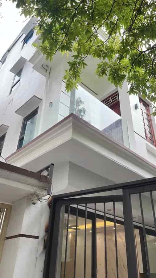 Bán nhà Đống Đa, Vũ Ngọc Phan, 62m2 mt 5m, gía 8,9 tỷ, có bãi gửi ô tô