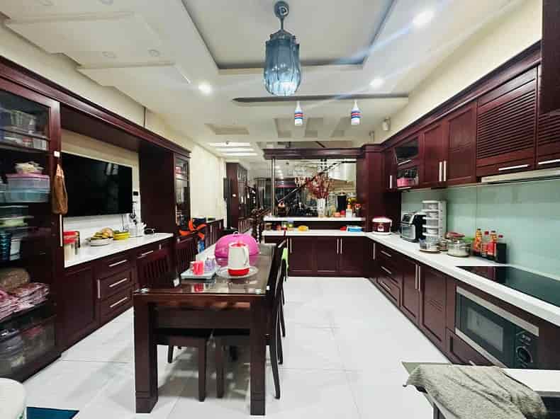 Bán nhà mặt tiền kinh doanh, hạ chào 9 tỷ, Lạc Long Quân, p8, Tân Bình, 186m2, 4 tầng