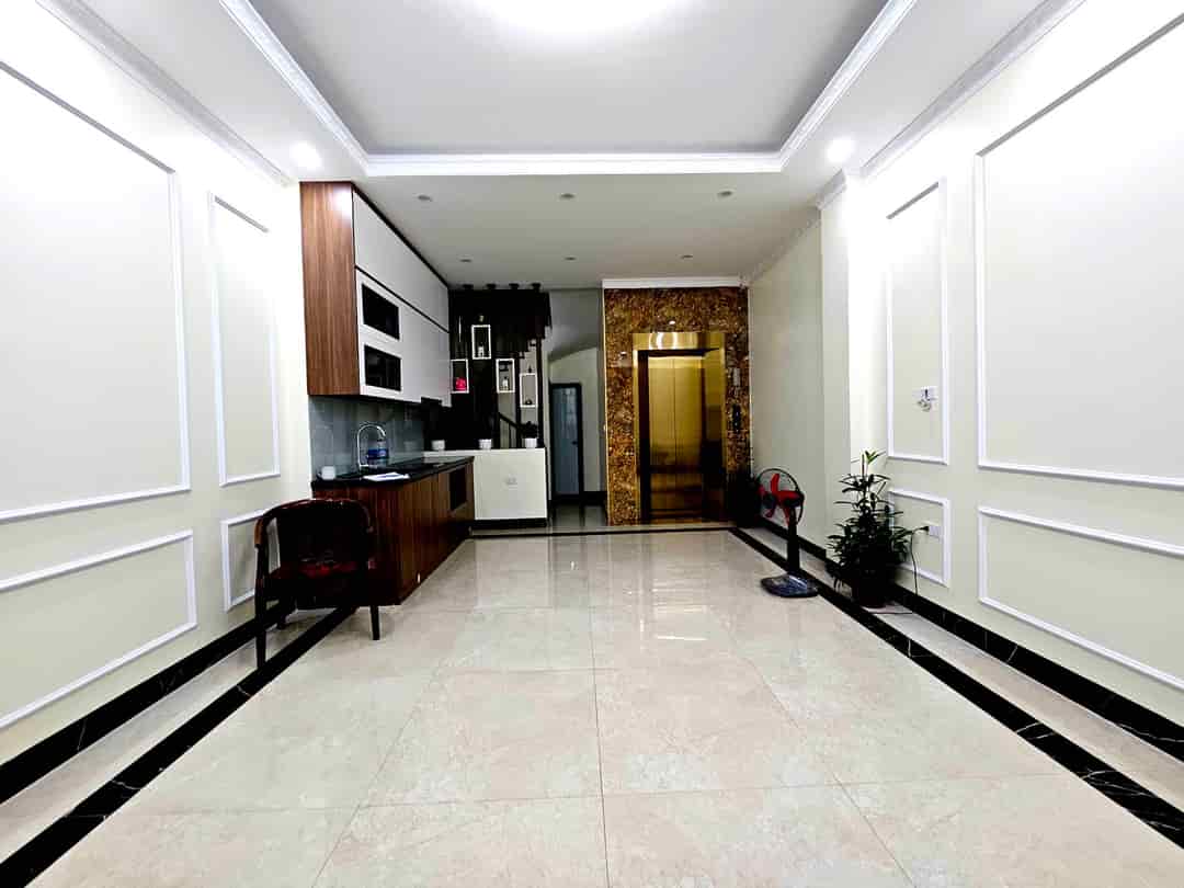 Bán nhà đẹp cầu giấy lô góc, 6T thang máy, ở ngay, 40m2 giá tốt