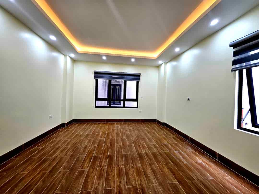 Bán nhà đẹp cầu giấy lô góc, 6T thang máy, ở ngay, 40m2 giá tốt