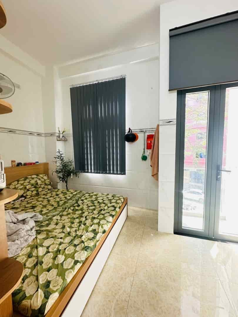 Ngộp bán nhà Âu Cơ, Tân Bình, 60m2, 3 tấm, HXH lắc đầu