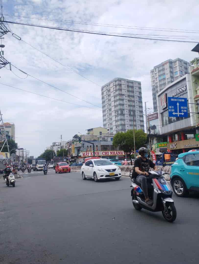 Lạc Long Quân quận 11, 4x18m HXH ngủ trong nhà, 2 tầng