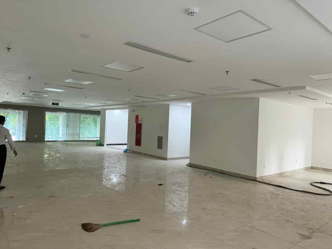 Cho thuê văn phòng 120m2 mặt phố Giảng Võ, Đống Đa, 26 triệu/tháng, có chỗ để ô tô