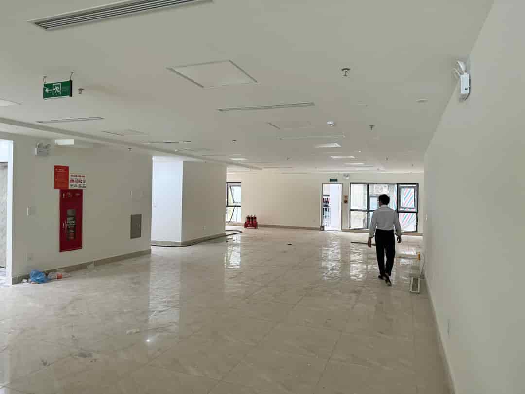 Cho thuê văn phòng 120m2 mặt phố Giảng Võ, Đống Đa, 26 triệu/tháng, có chỗ để ô tô