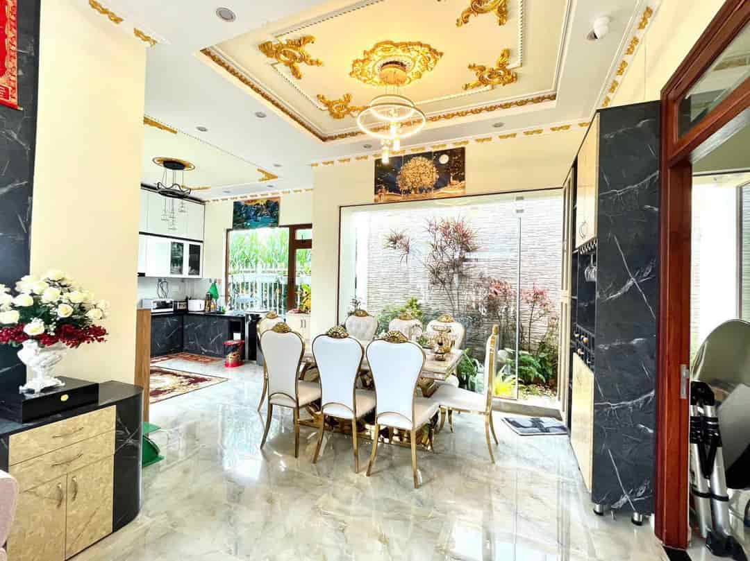 Biệt thự đẹp 200m2 sang trọng, thiết kế sang chảnh đã hoàn công, giá quá tốt chỉ còn hơn 10 tỷ, cách TT Đà Lạt