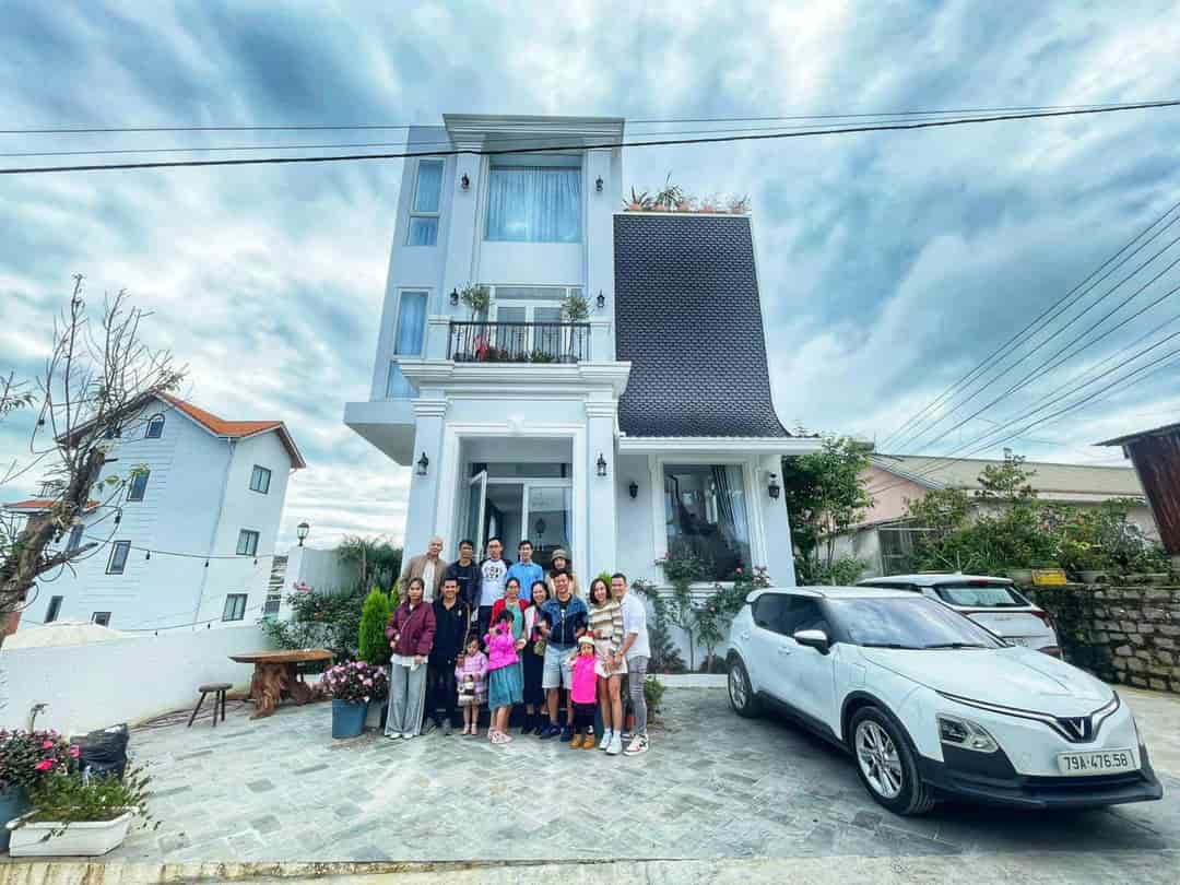 Villa trịnh hoài đức thiết kế đẹp sang, sân rộng view thoáng cần tìm chủ mới