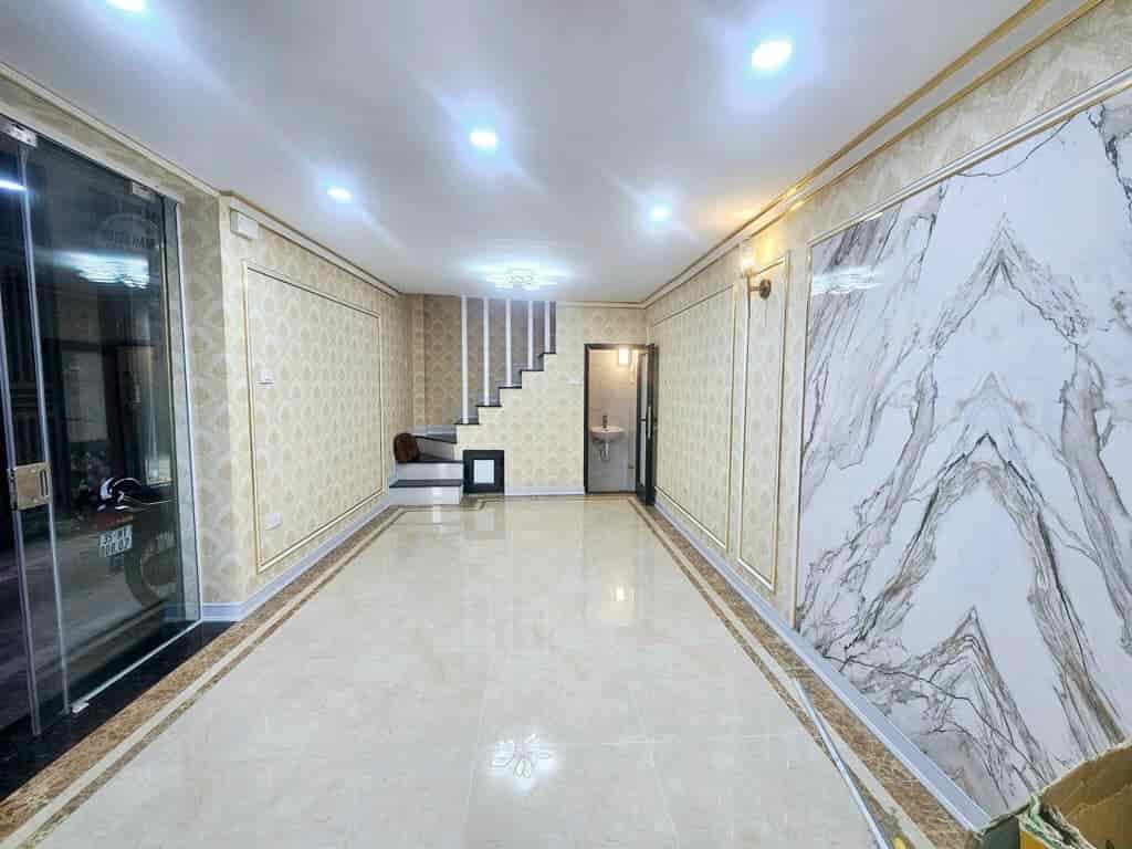 Bán nhà Hồ Tùng Mậu, Nam Từ Liêm, 50m2, nhà đẹp, ô tô đỗ cửa, cách 1 nhà ra mặt phố, 6 tầng nhỉnh 6 tỷ