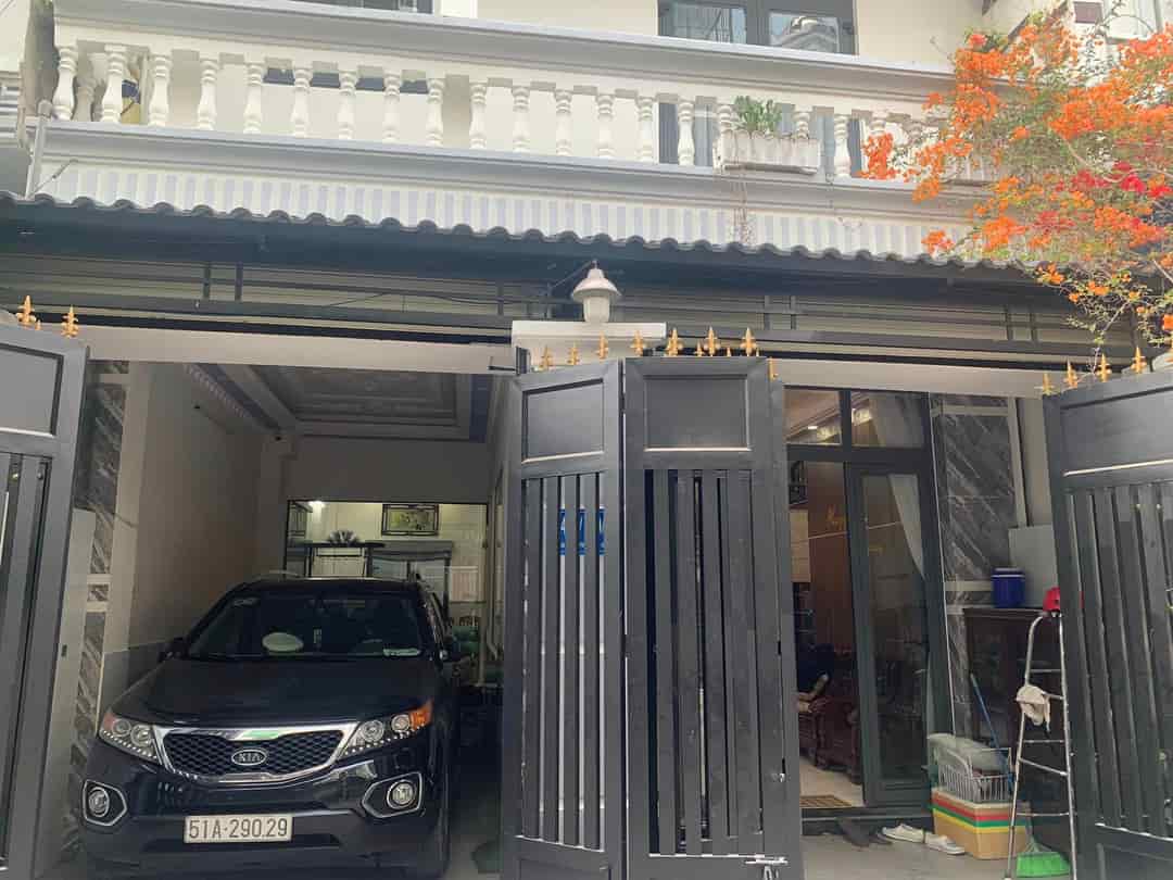 Giám đốc ngân hàng đổi nhà to, bán gấp nhà đẹp sân vườn mini, 85m2, Lê Văn Lương, Nhà Bè