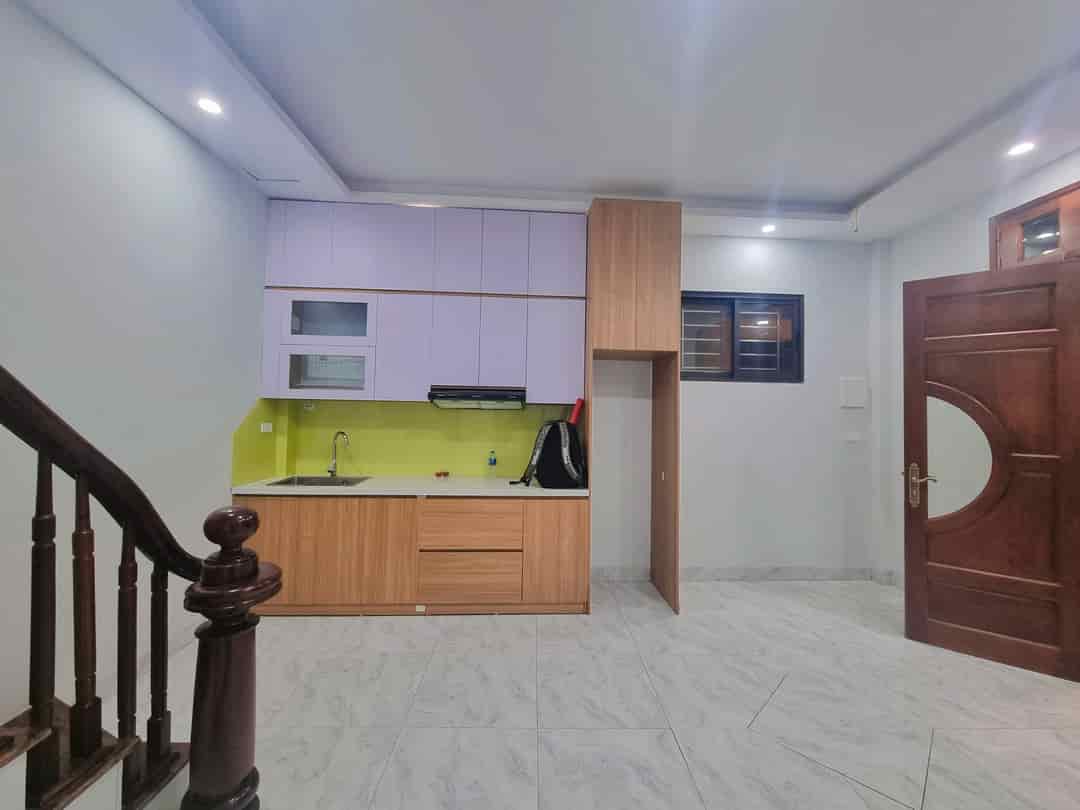 Trung Kính, 40m2, 5 tầng nhà xinh, lô góc, ngõ thông, đường rộng, 4.x tỷ