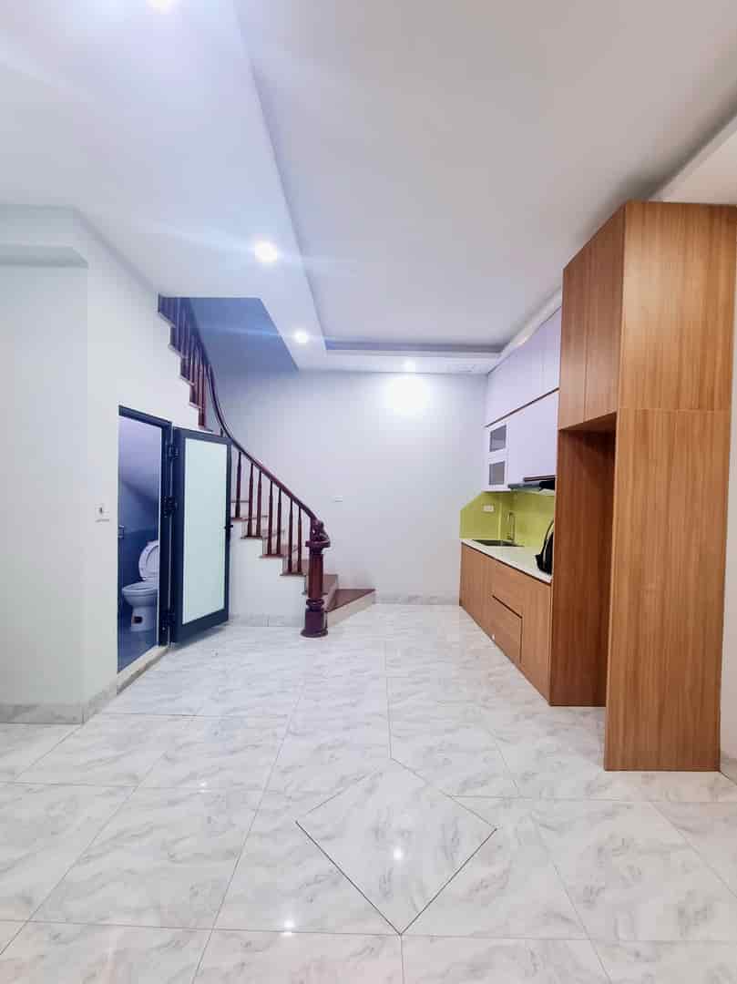 Trung Kính, 40m2, 5 tầng nhà xinh, lô góc, ngõ thông, đường rộng, 4.x tỷ