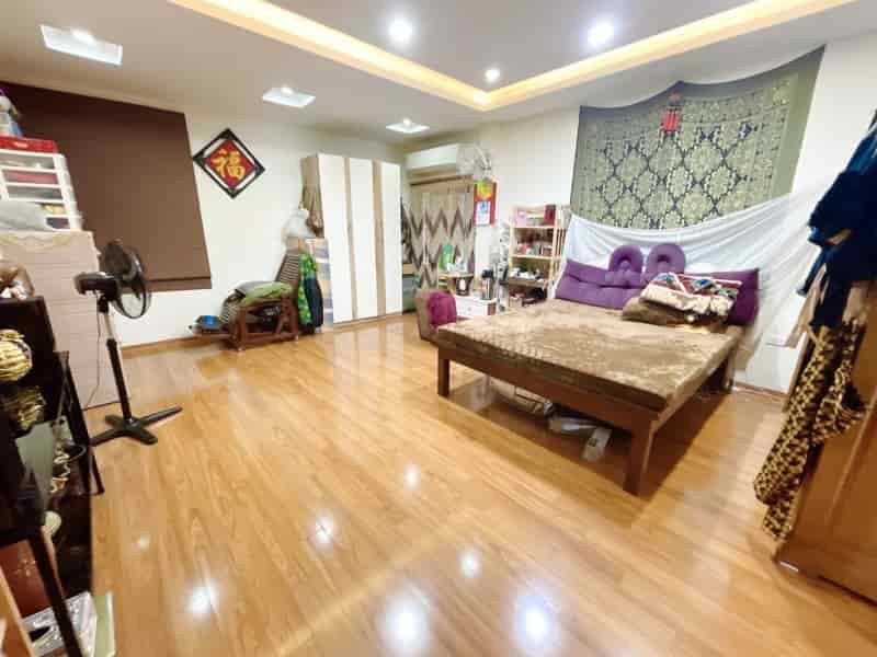 Bán nhà đẹp Văn Cao, Tây Hồ, cạnh trường Chu Văn An, 30m ra phố 40m2, 6 tầng, 6.9 tỷ