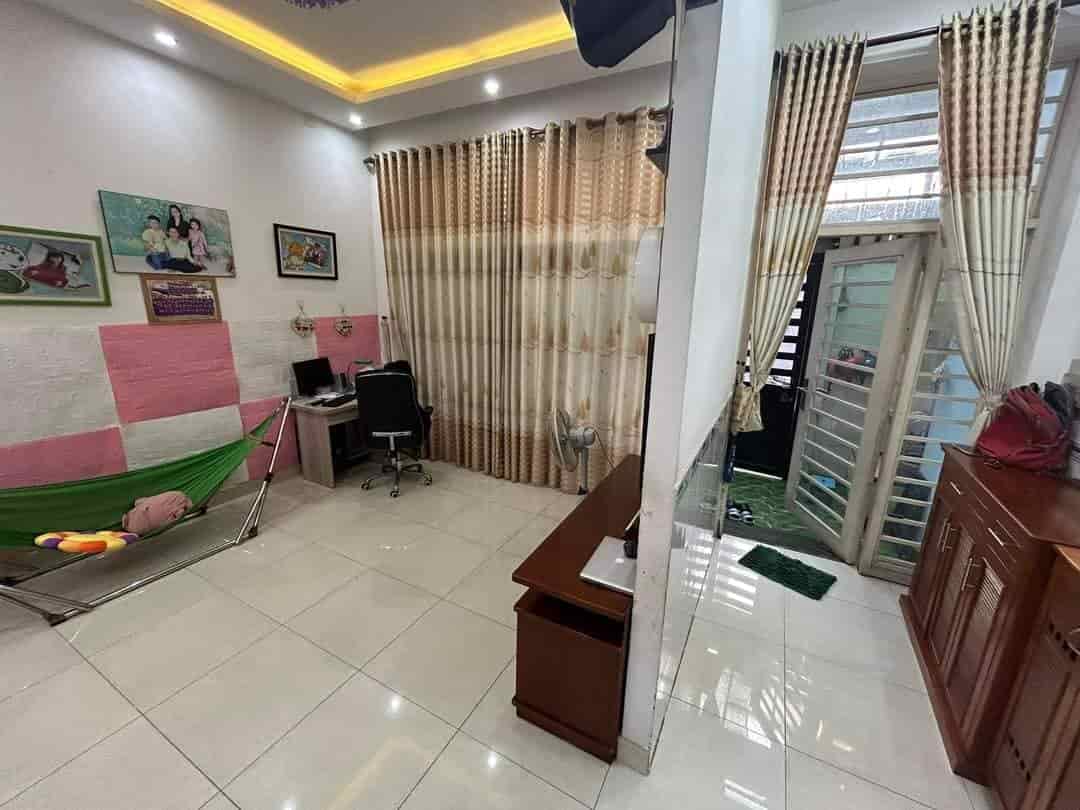 Nhỉnh 4 tỷ, nhà 2 tầng đẹp, 62m2, ngang 5.3m, Hương Lộ 2, Bình Trị Đông A, Bình Tân