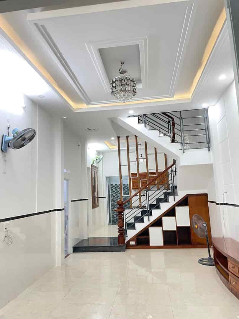 Bán nhà Nguyễn Duy Cung P.12 quận Gò Vấp, 4 tầng, giá chỉ 5.x tỷ
