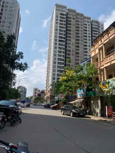 Nhà đẹp lô góc Nguyễn Văn Cừ, 86m, 4 tầng, mặt tiền 6m, gara, ô tô dừng đỗ