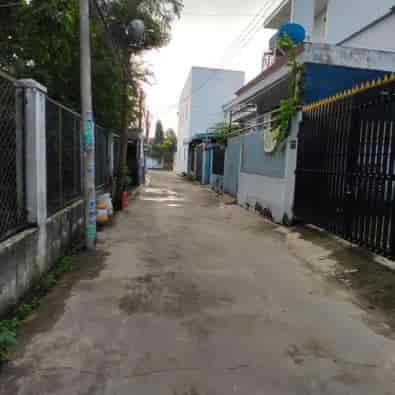 Chính chủ bán đất tặng nhà cấp 4 tại hẻm 385 đường Lê Hồng Phong, p.Phú Hòa, Tp.Thủ Dầu 1